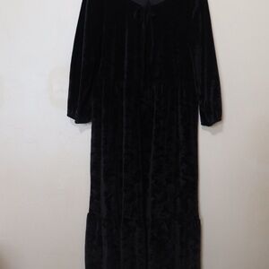 The Pioneer Woman Elegant Black Velvet Long Sleeve Dress